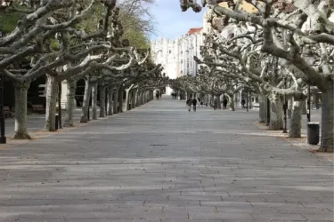 Paseo del Espolón en Burgos, paseo emblemático cerca de apartamentos turísticos